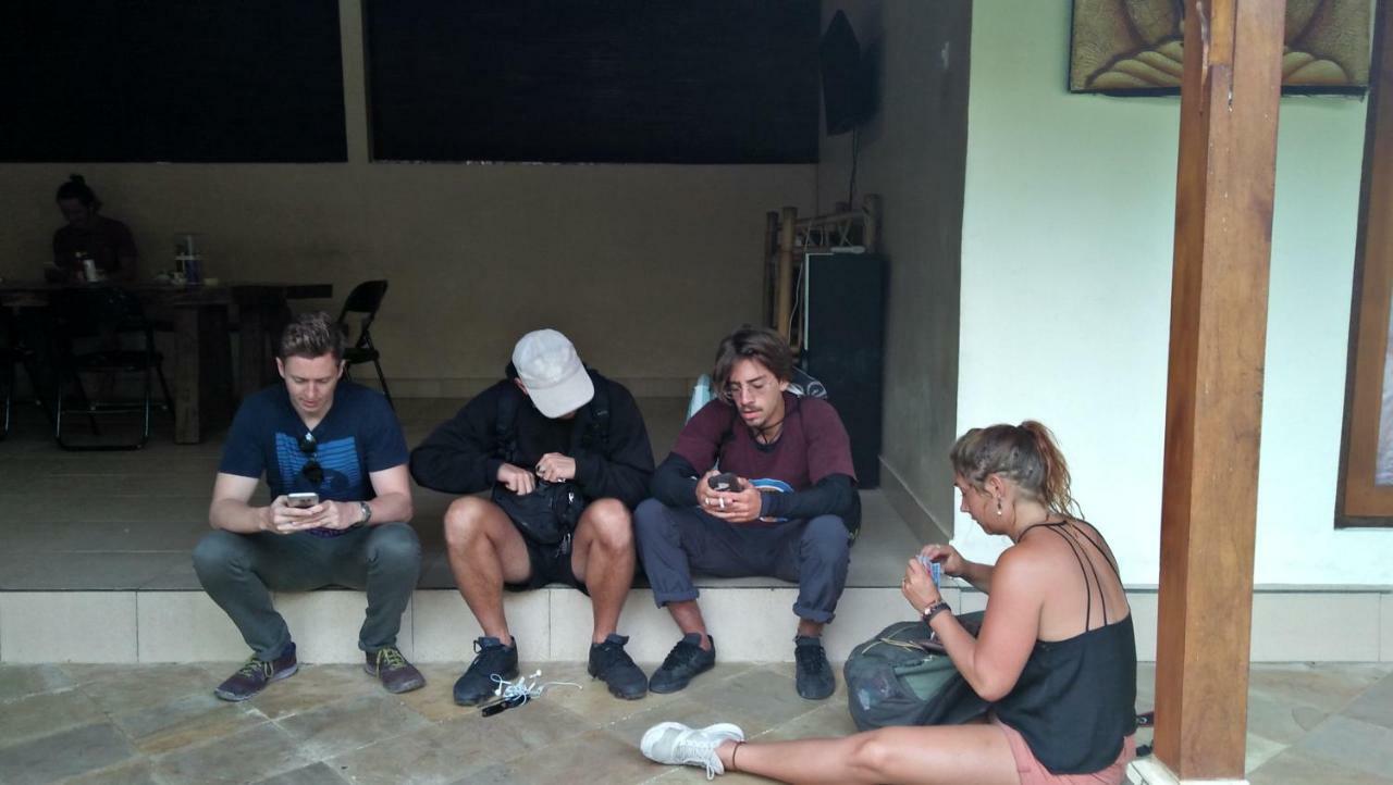 Memes House Backpacker Bed & Breakfast Buleleng  Bagian luar foto