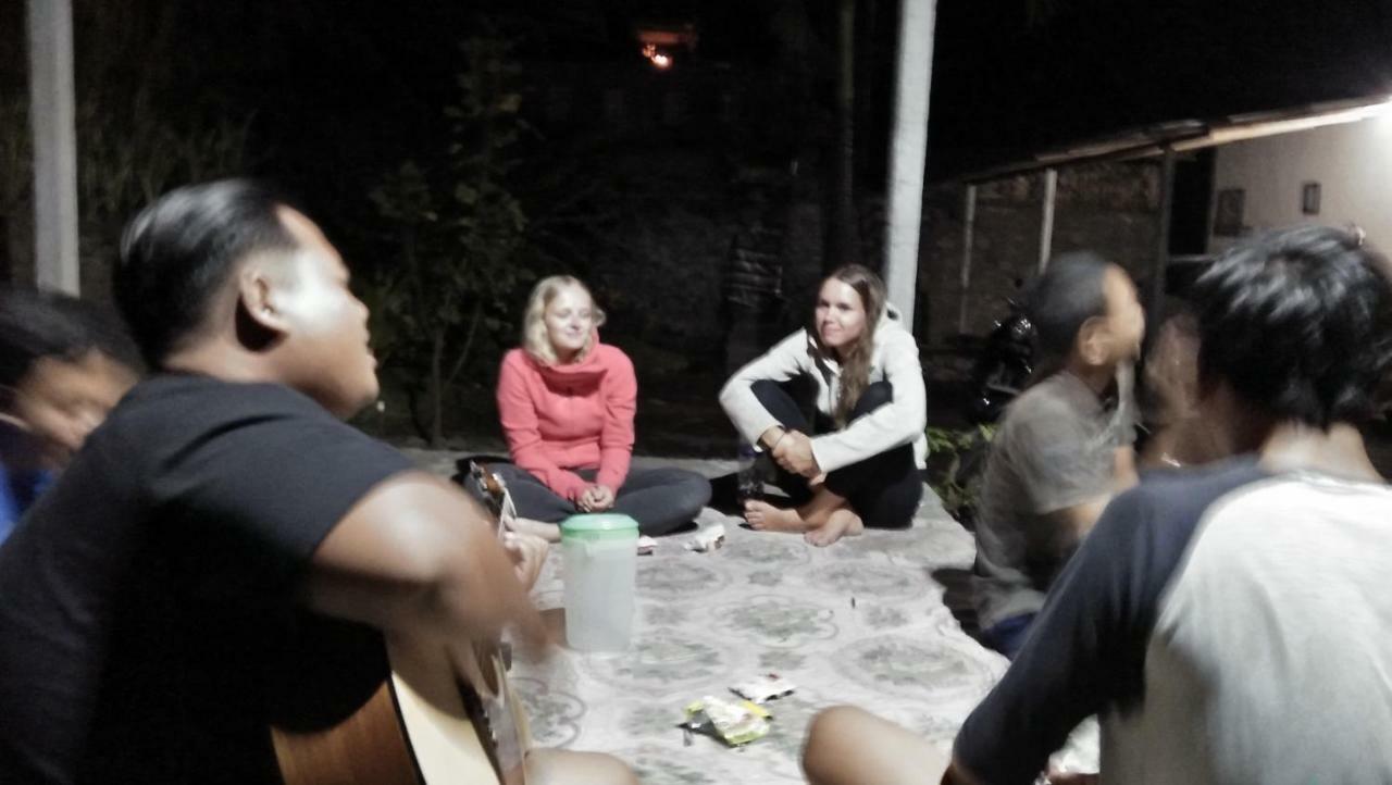 Memes House Backpacker Bed & Breakfast Buleleng  Bagian luar foto